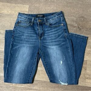 💙Judy Blue 💙 Relaxed fit Distressed mid rise Blue Jeans JB8271 DK size 28